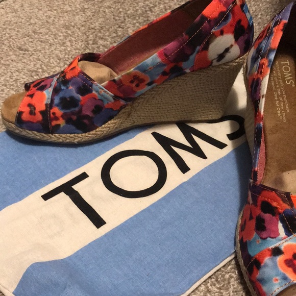 NWT TOMS Floral Multi-Colour Wedge Sandals - Picture 5 of 5